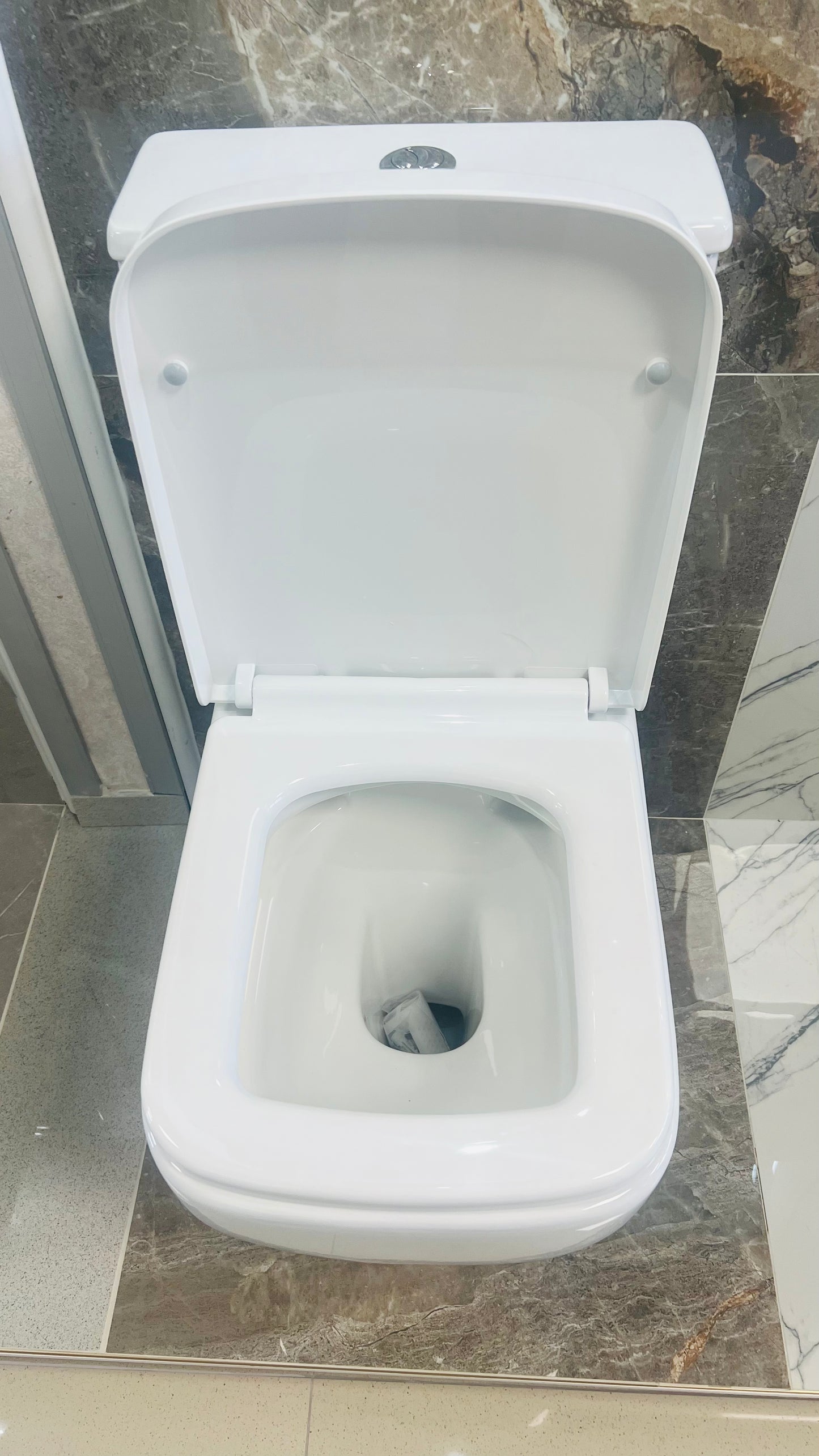 TOILET PAN WITH SOFT CLOSE CODE BLEU